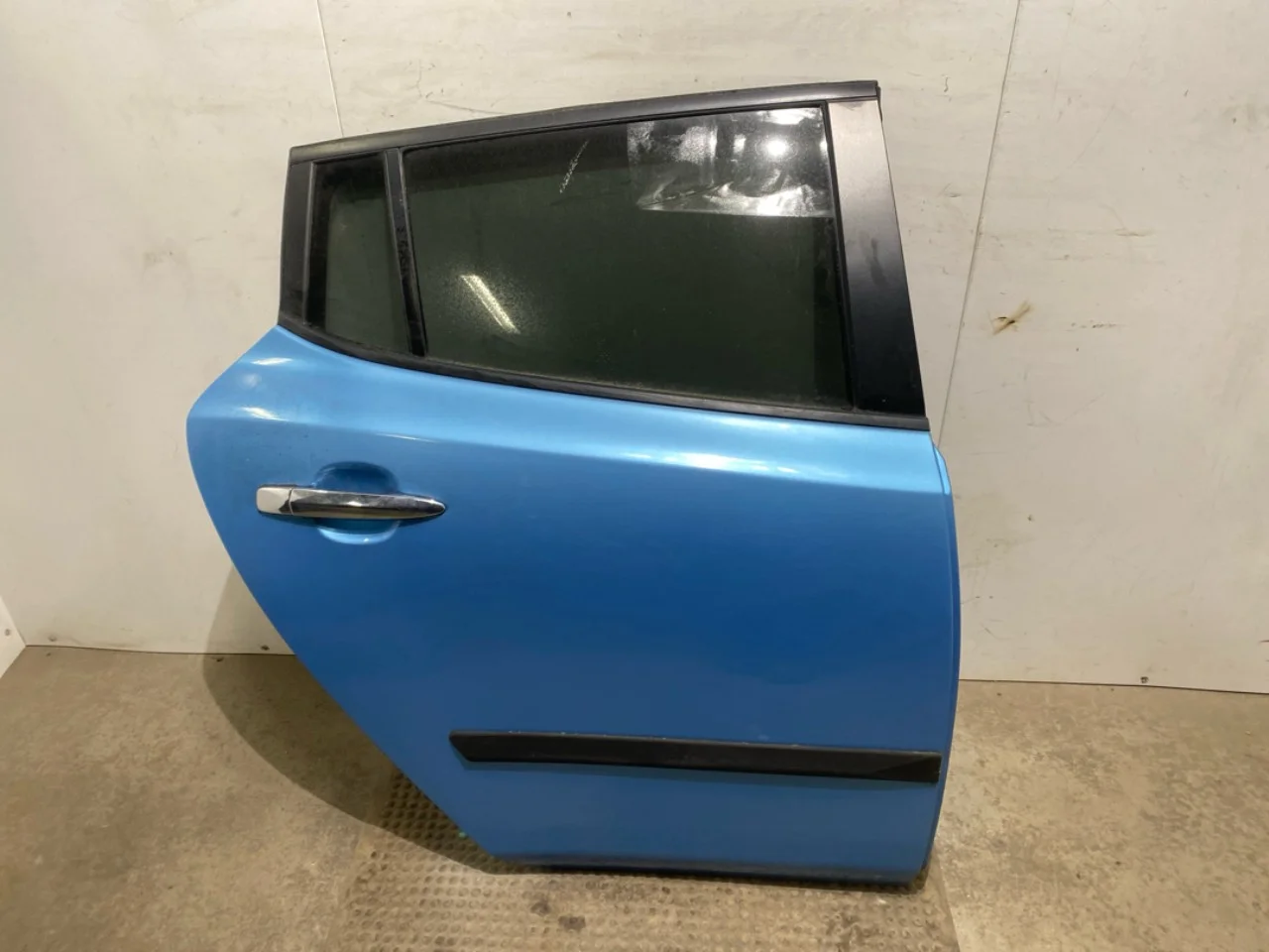 Nissan LEAF 2011-17 Door, 4-door, rear right