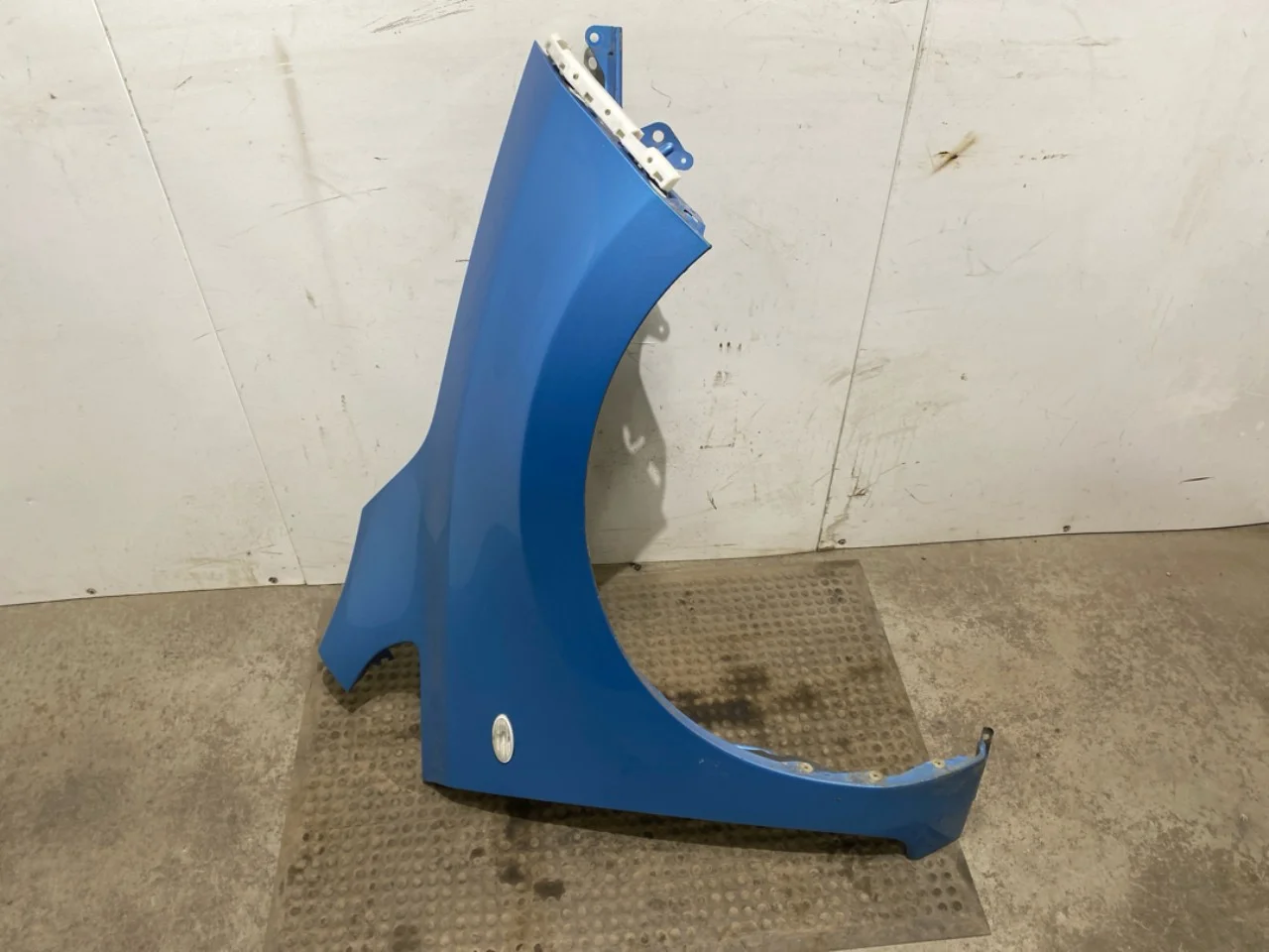 Nissan LEAF 2011-17 Front right fender