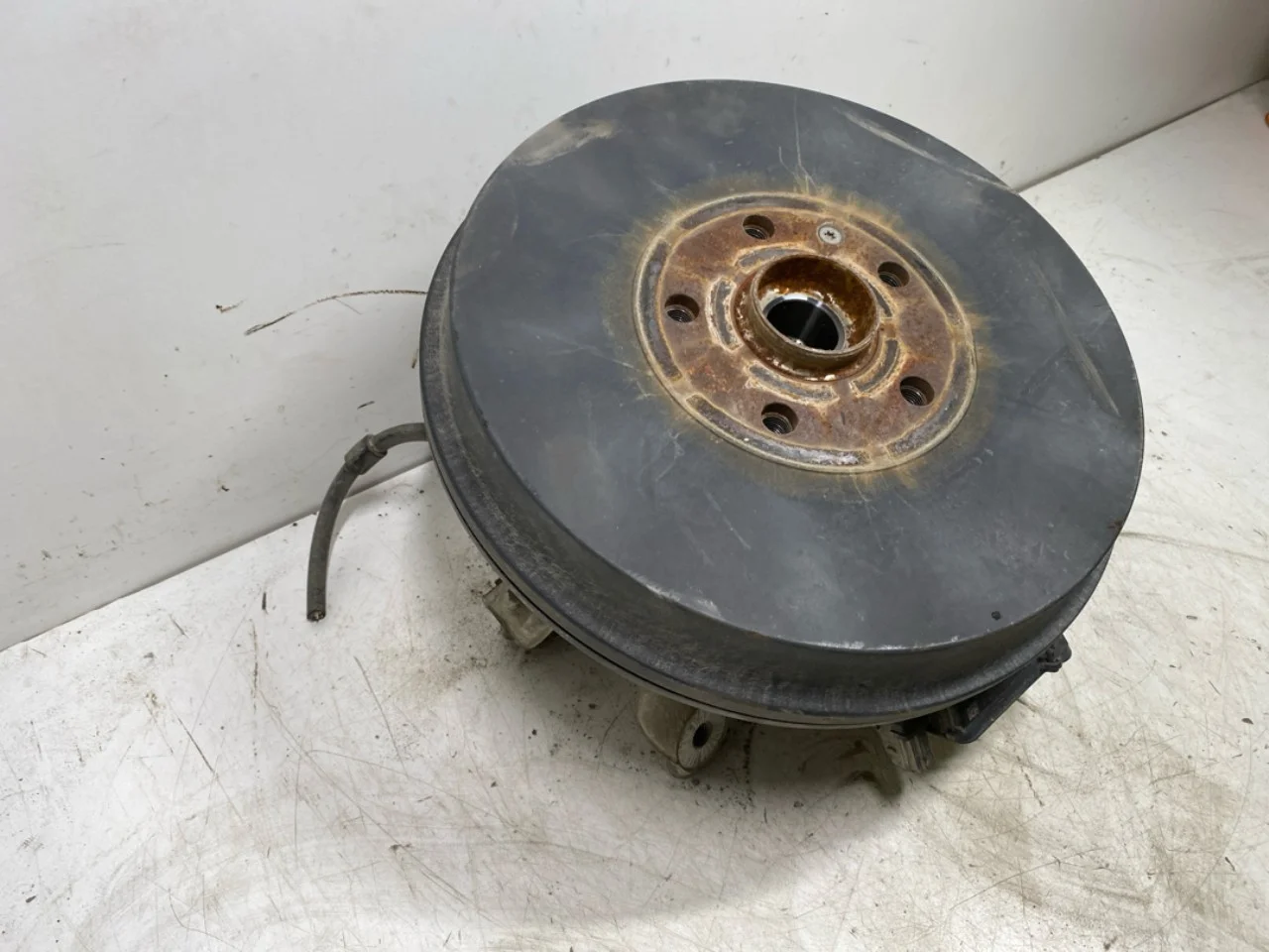 Skoda ENYAQ IV 2021- Stub axle carrier, right rear view 3