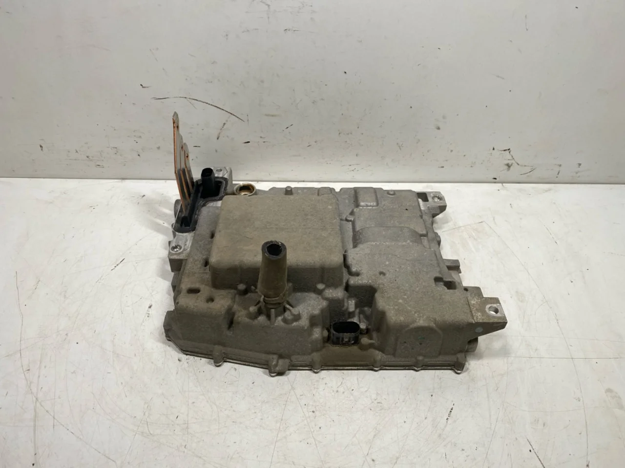 Skoda ENYAQ IV 2021- Invertor, 12-220V