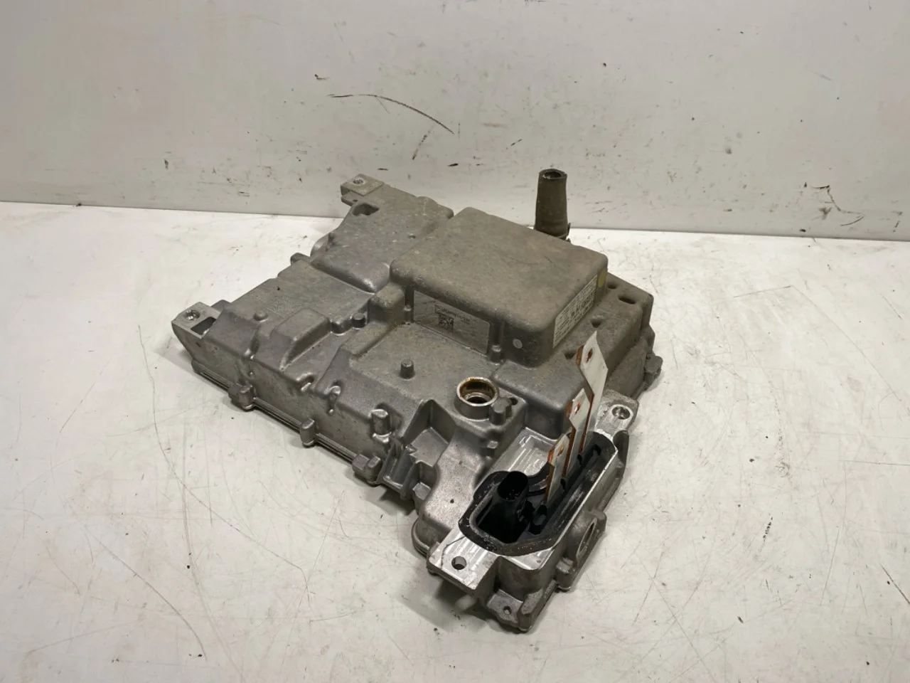 Skoda ENYAQ IV 2021- Inverter, 12-220V view 2