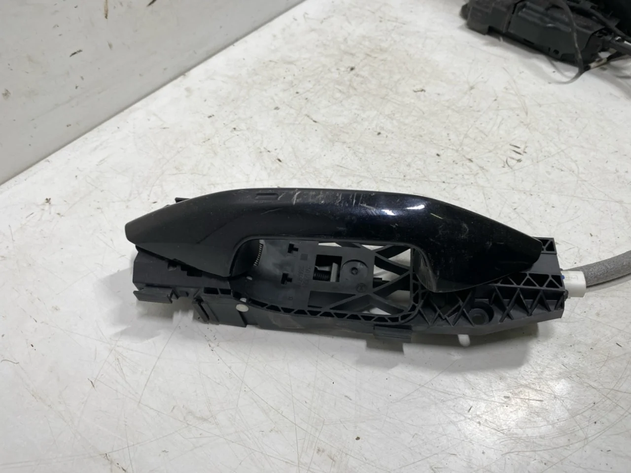 Skoda ENYAQ IV 2021- Door lock housing view 3