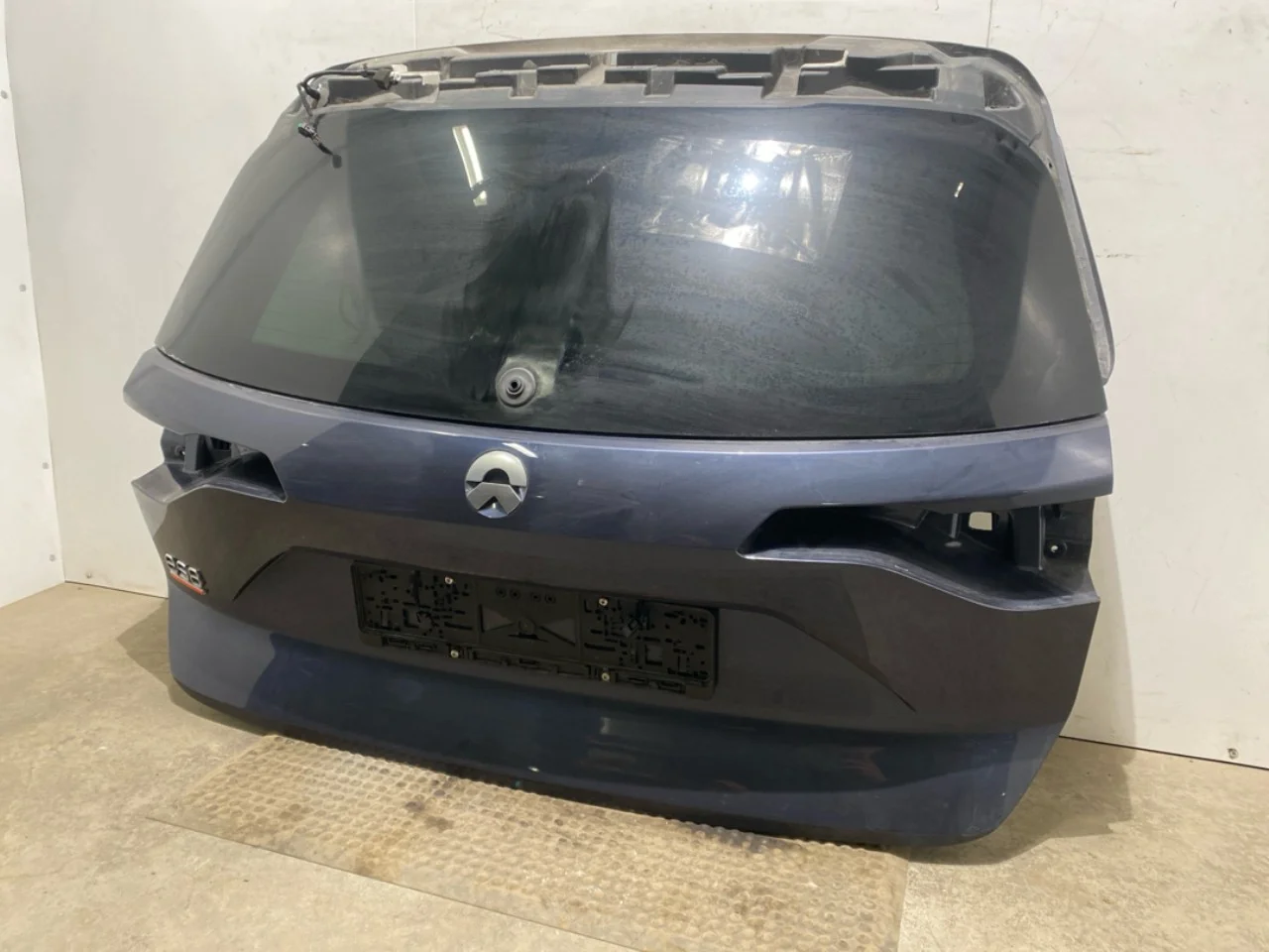 Nio ES8 23-24 Tailgate, estate view 3