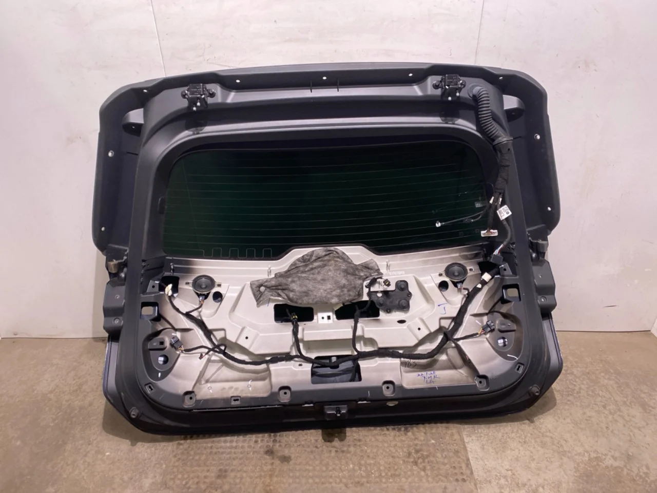 Nio ES8 23-24 Tailgate, estate view 4