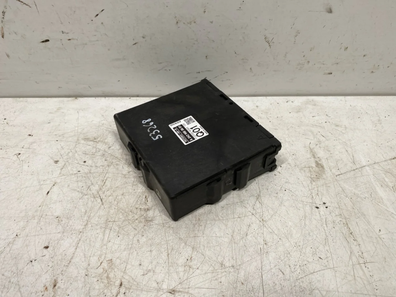 Mercedes B 180-200 W246/W242 2012-19 Vezérlőegység, elektromos kézifék (EPB) nézet 3