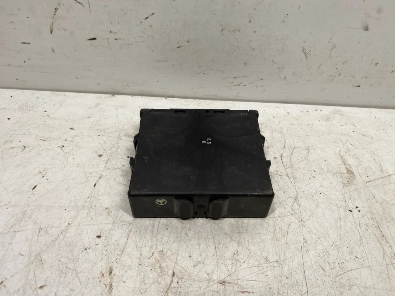 Mercedes B 180-200 W246/W242 2012-19 Vezérlőegység, elektromos kézifék (EPB) nézet 4