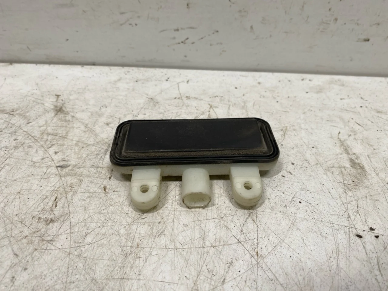 Mercedes B 180-200 W246/W242 2012-19 Csomagtérajtó kapcsoló nézet 4