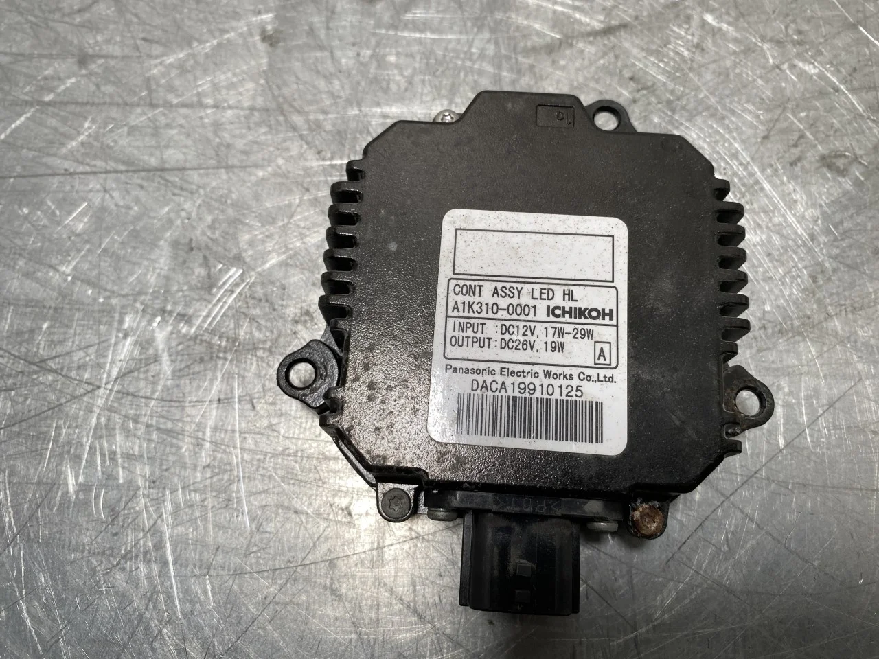 Nissan LEAF 2011-17 Xenon control unit view 2