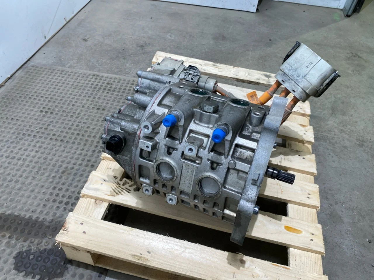 Kia SOUL 2009- Front electric motor view 2
