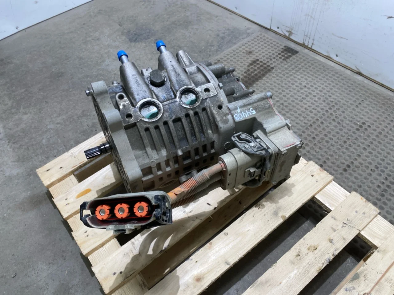 Kia SOUL 2009- Front electric motor view 3
