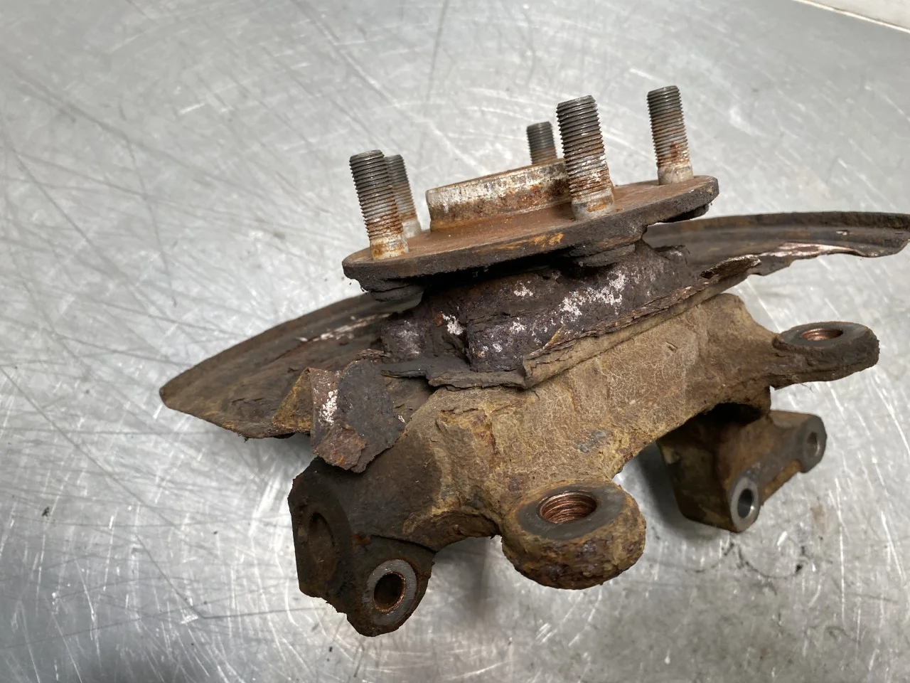 Nissan LEAF 2011-17 Front right steering knuckle view 2