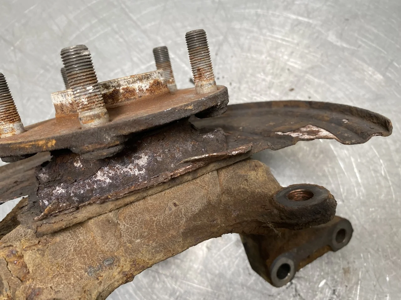 Nissan LEAF 2011-17 Front right steering knuckle view 3