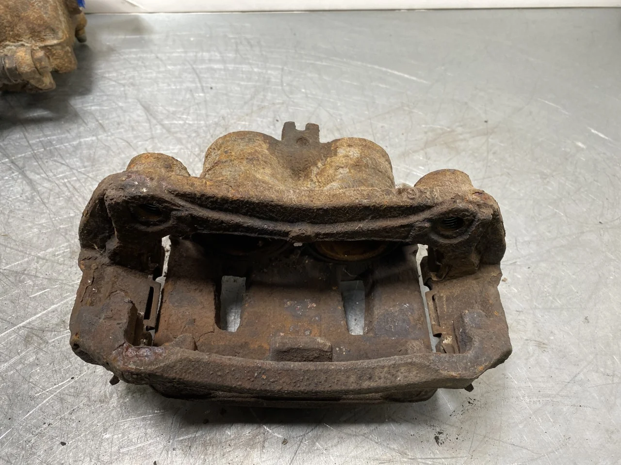 Nissan LEAF 2011-17 Front right brake caliper view 4