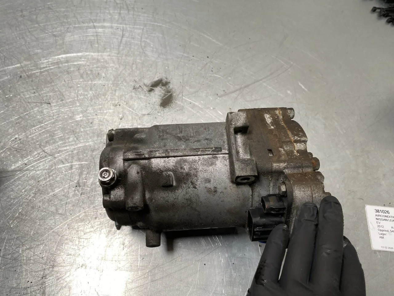Nissan LEAF 2011-17 A/C compressor view 2