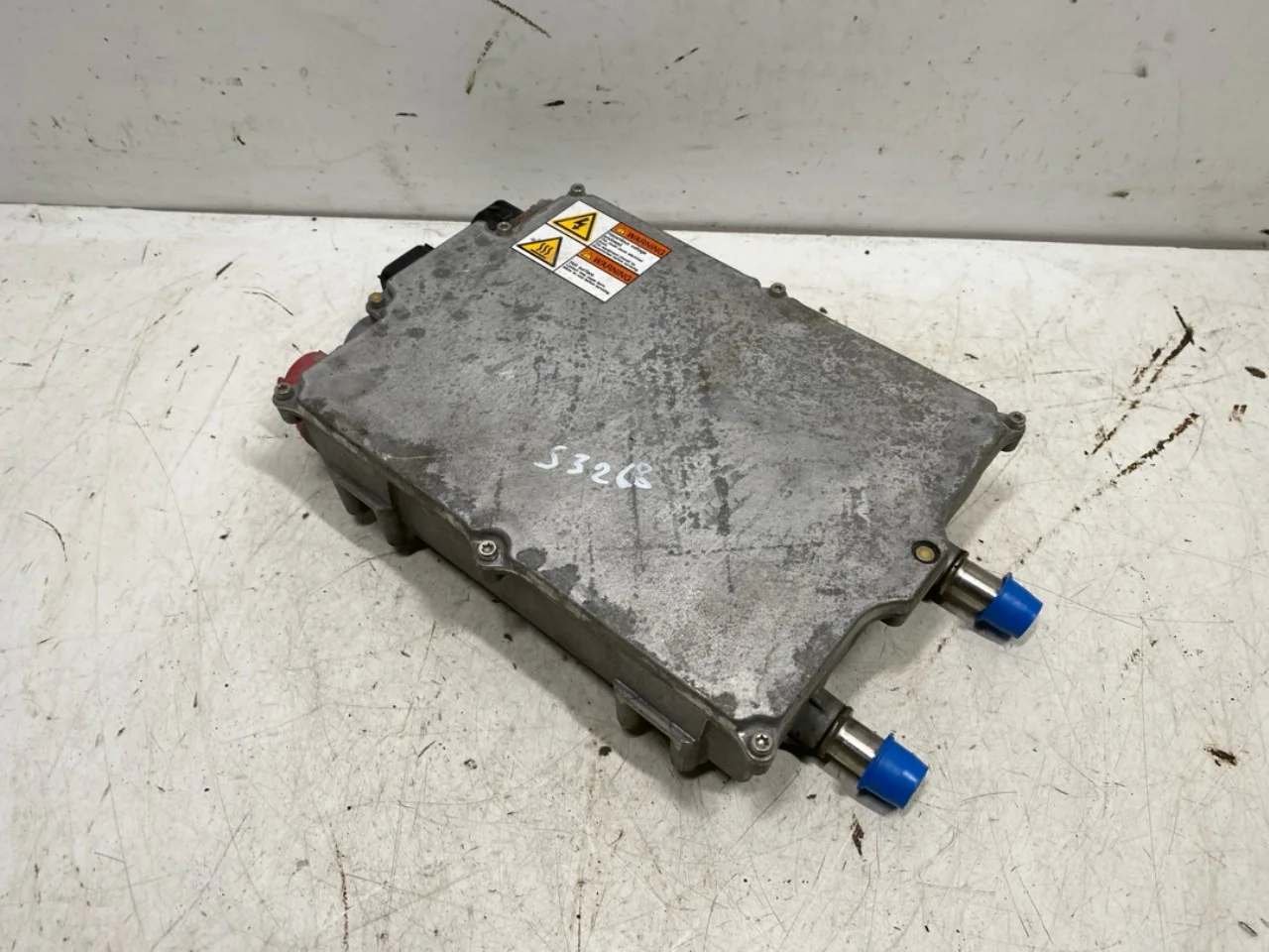 Mercedes B 180-200 W246/W242 2012-19 Voltage converter, battery view 2