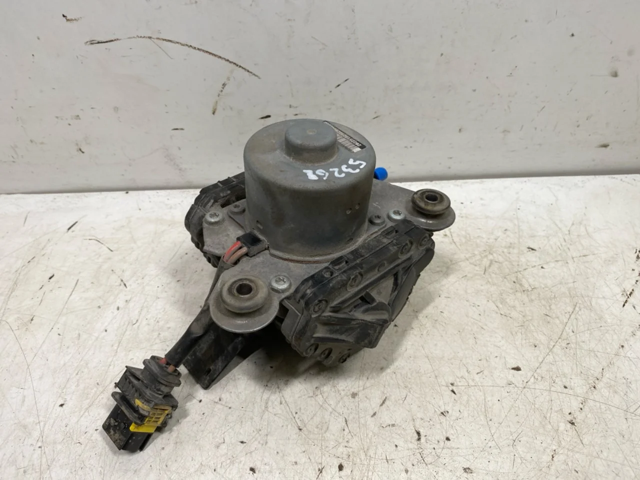 Mercedes B 180-200 W246/W242 2012-19 Vacuum pump view 2