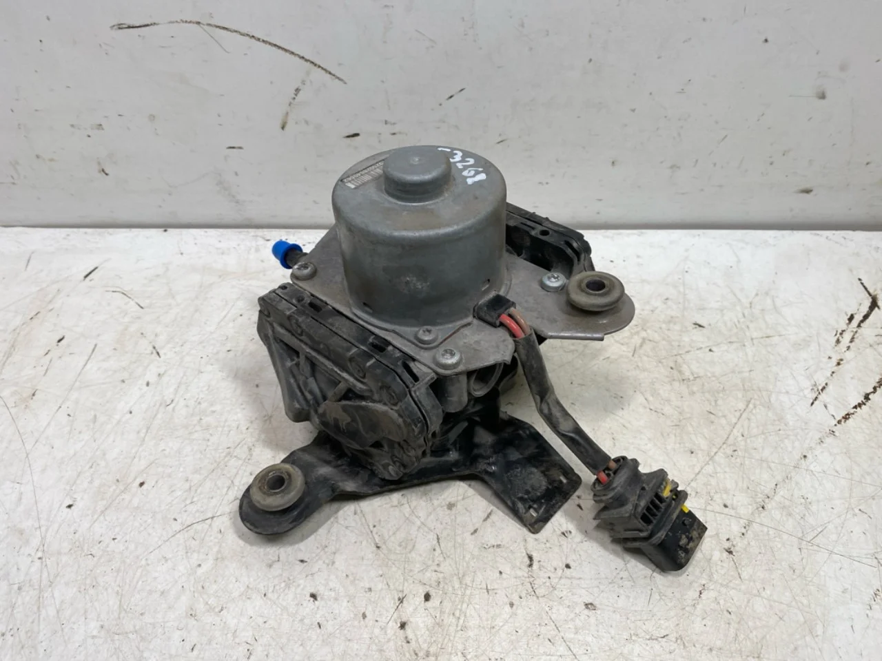 Mercedes B 180-200 W246/W242 2012-19 Vacuum pump view 3