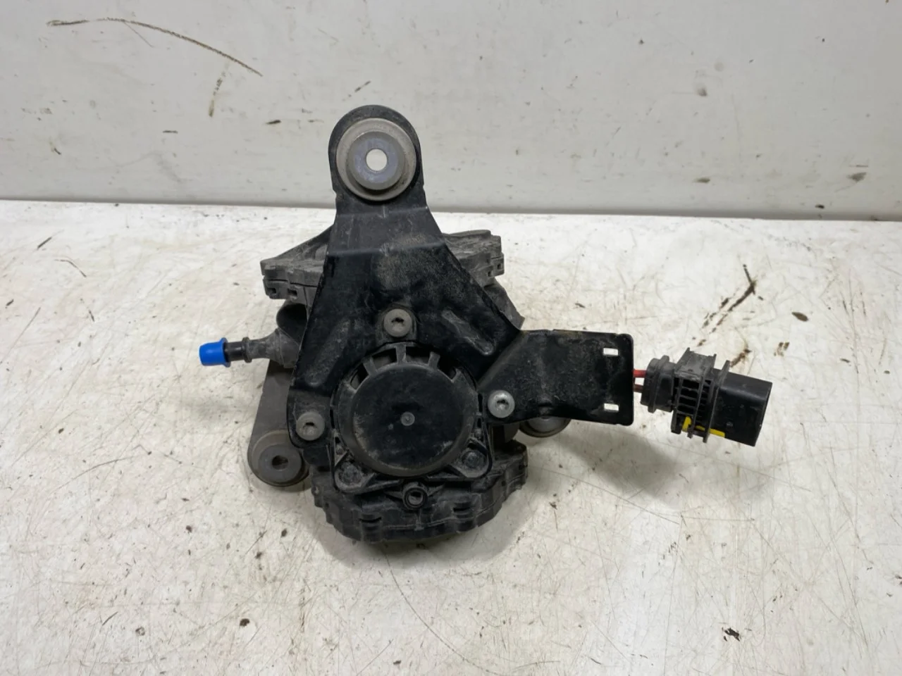 Mercedes B 180-200 W246/W242 2012-19 Vacuum pump view 4