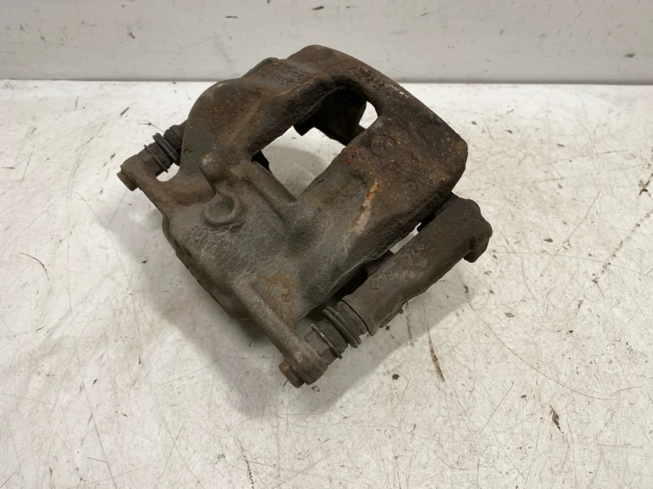 Mercedes B 180-200 W246/W242 2012-19 Féknyereg, első, bal nézet 3
