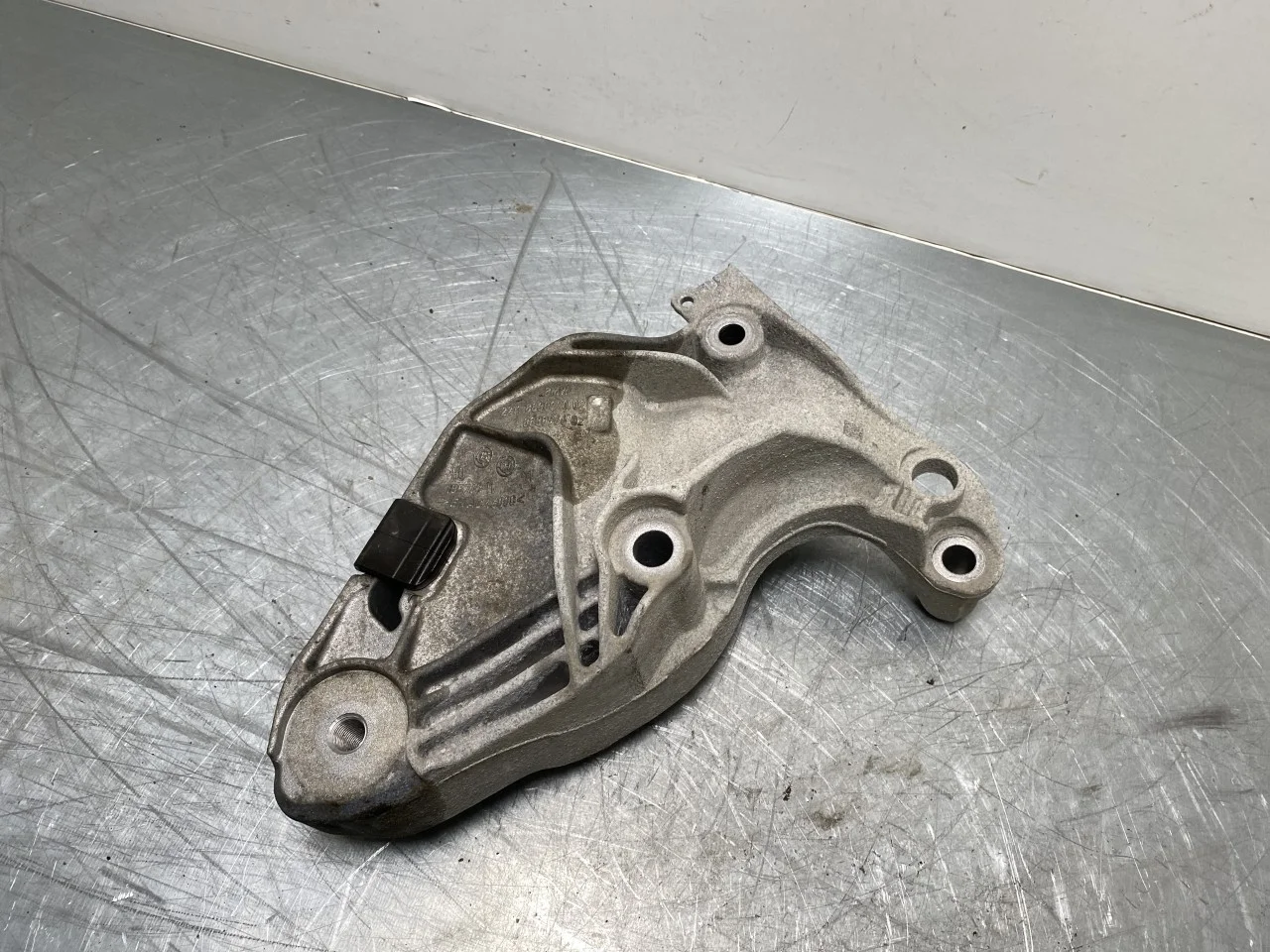 BMW I4 G26 2021-> Engine mount, steel / aluminum