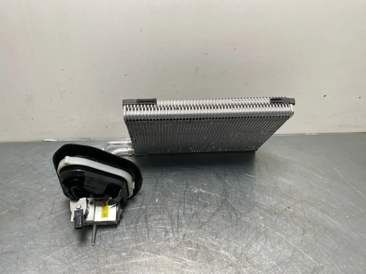 BMW I4 G26 2021-> Heater matrix, without air conditioning view 2