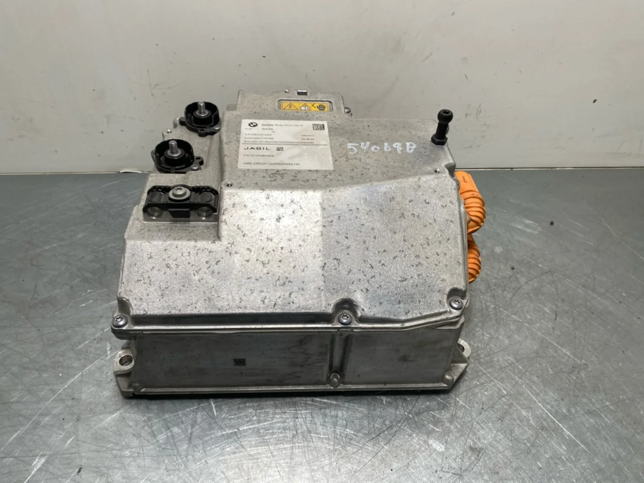 BMW I4 G26 2021-> Akkumulátortöltő