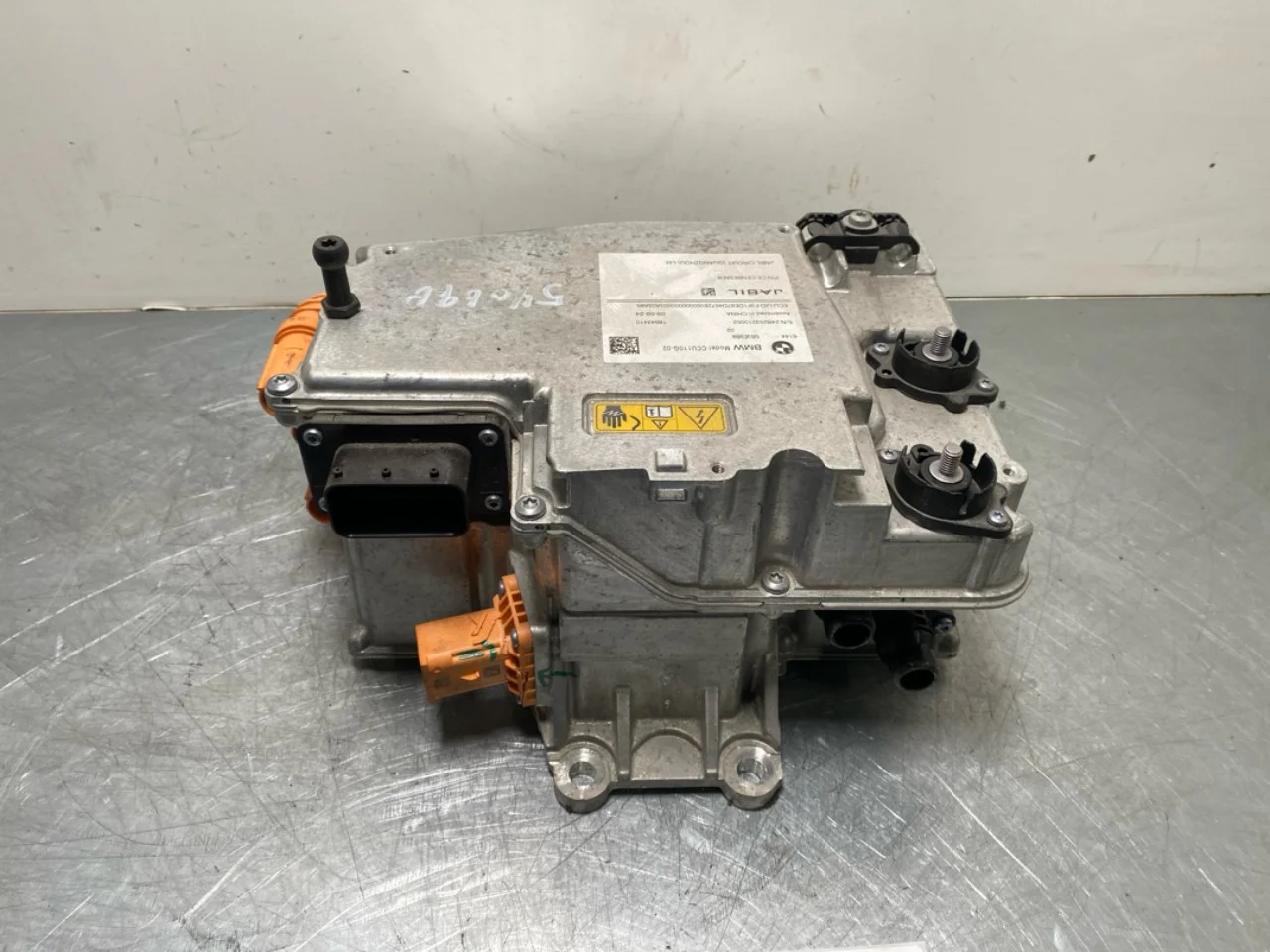 BMW I4 G26 2021-> Akkumulátortöltő nézet 3