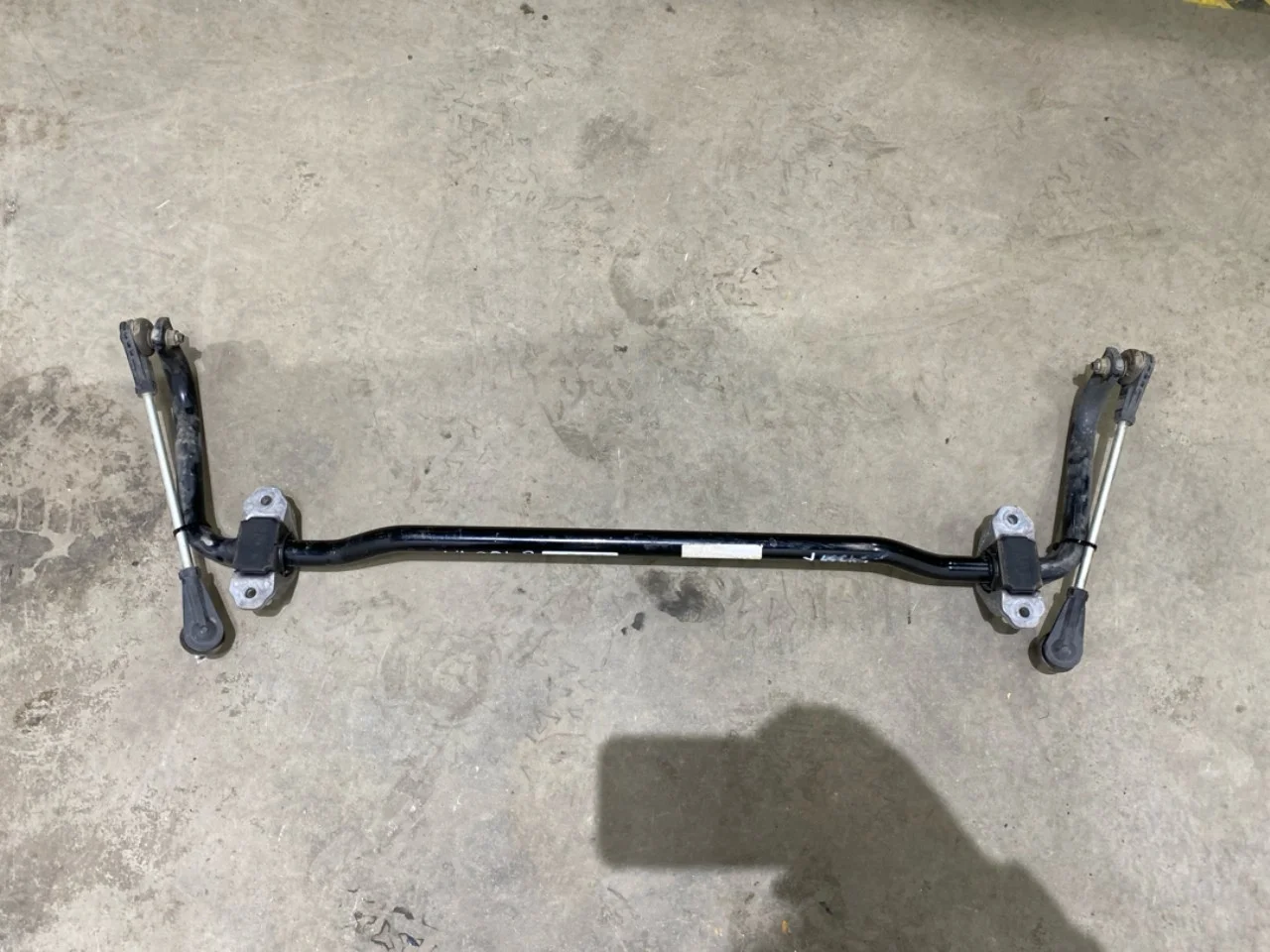 BMW I4 G26 2021-> Front stabilizer bar view 4