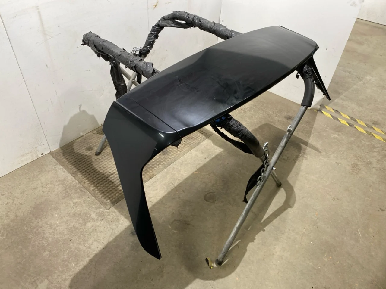 Nio ES8 23-24 Spoiler, tailgate view 2