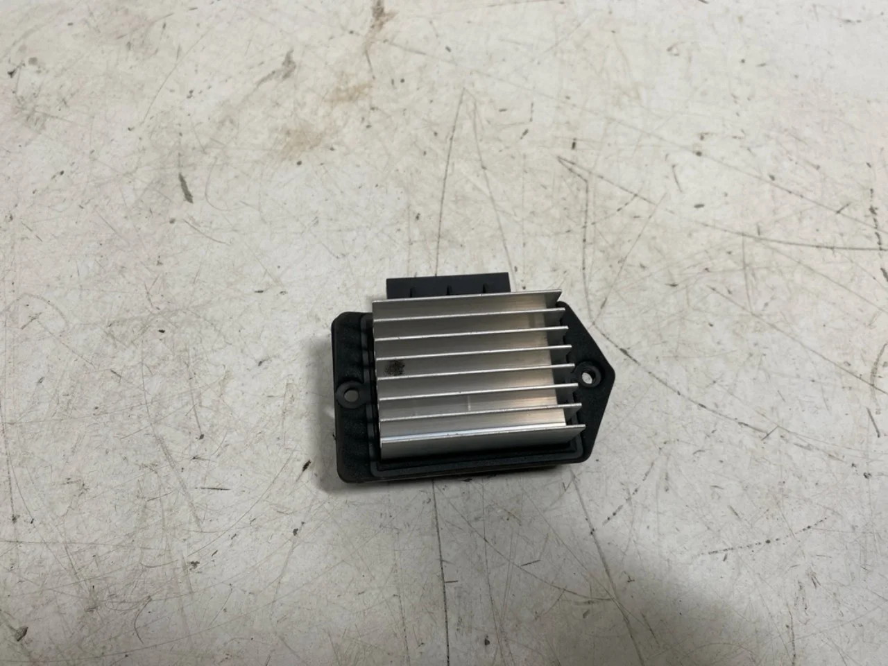 Byd TANG 2021->> Heater blower resistor view 2