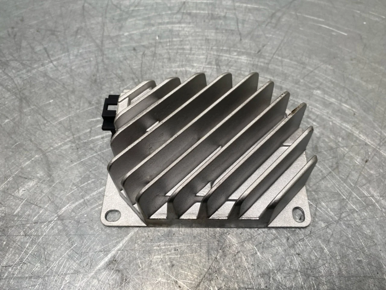 Mercedes EQA H243 2021- Radio / hi-fi amplifier