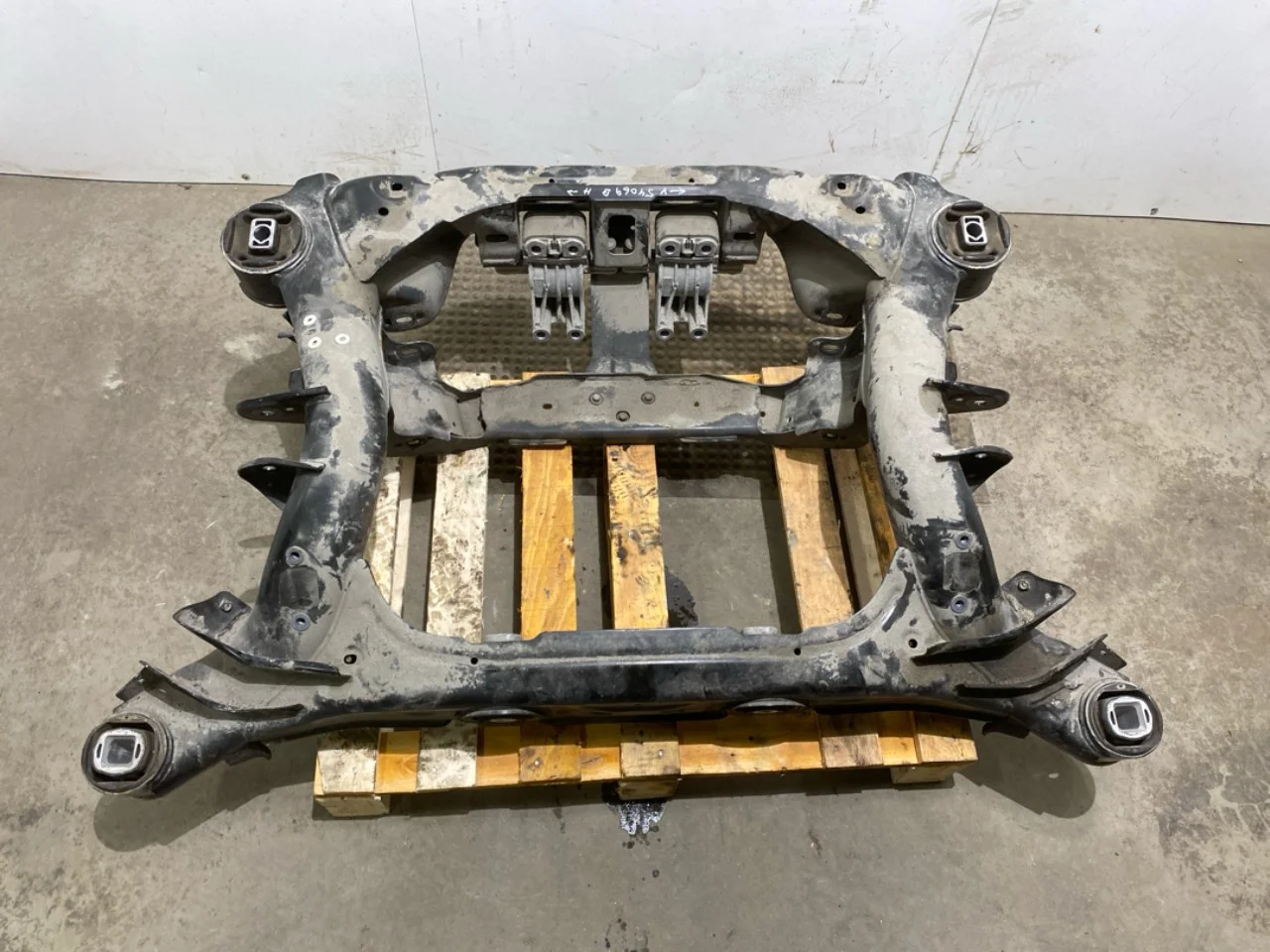 BMW I4 G26 2021-> Hátsó híd kereszttartó / segédkeret