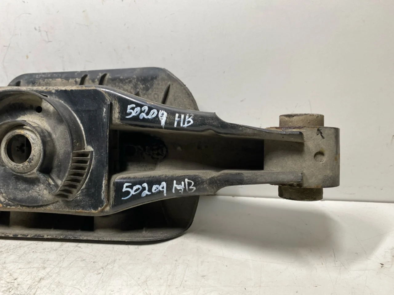 Volkswagen ID.4 2021- Control arm, rear right view 3