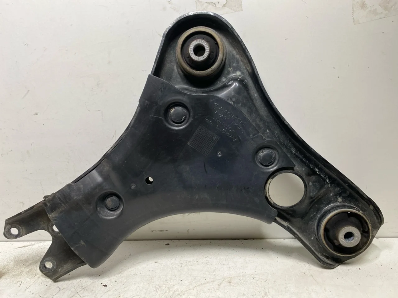 Volkswagen ID.4 2021- Braț de suspensie față stânga vedere 3