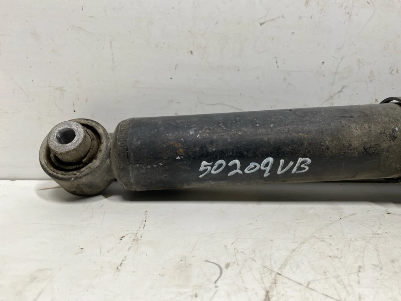 Volkswagen ID.4 2021- Shock absorber, rear view 2