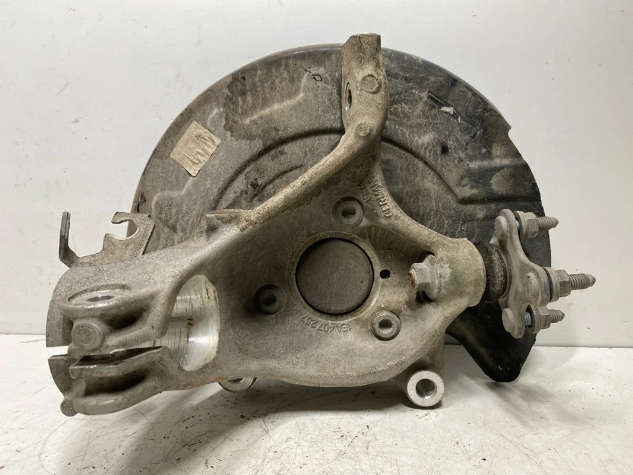 Volkswagen ID.4 2021- Csonkállvány, bal első nézet 2