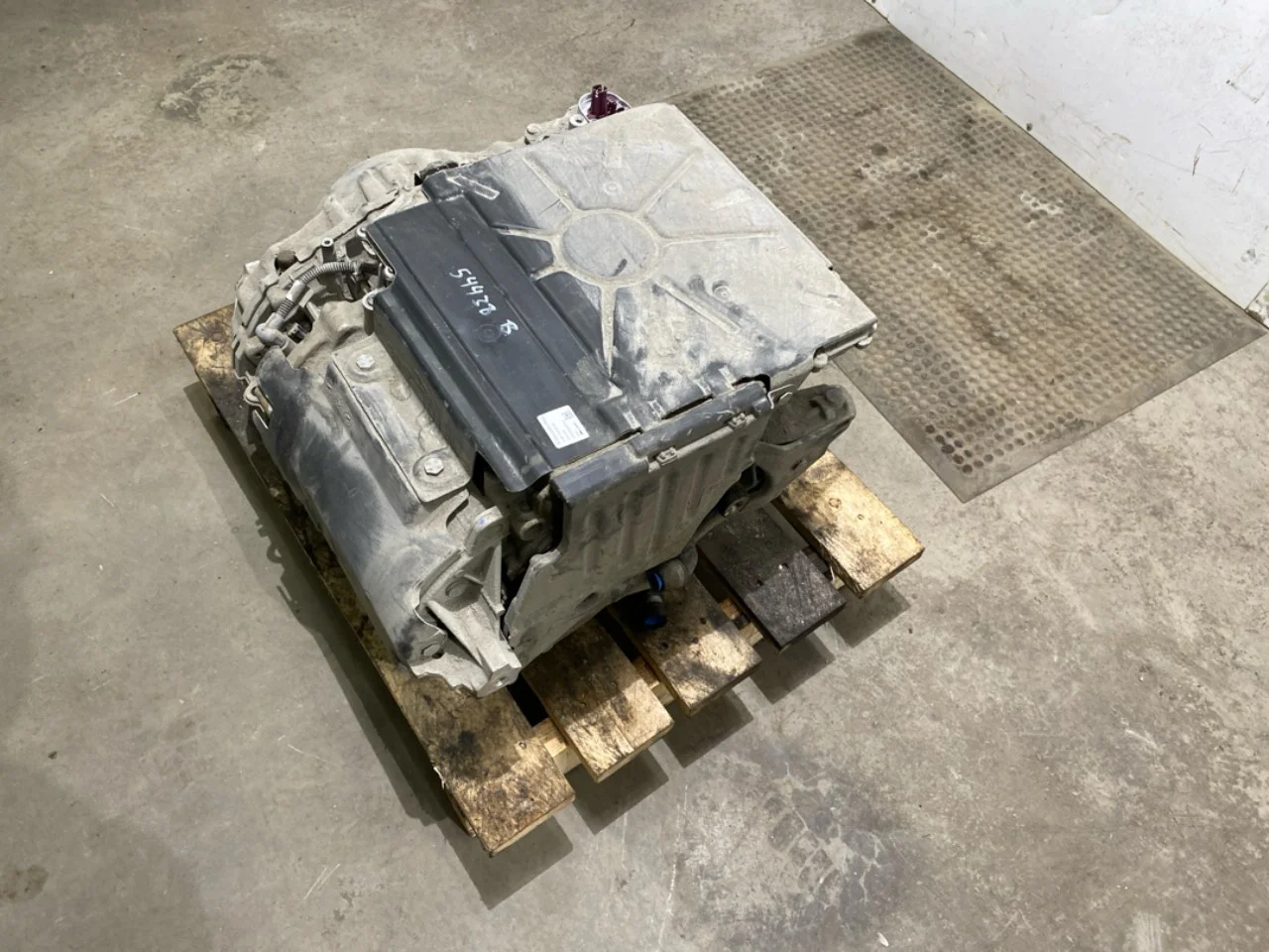 Mercedes EQS V297 2022- Elektromos motor, hátsó nézet 3