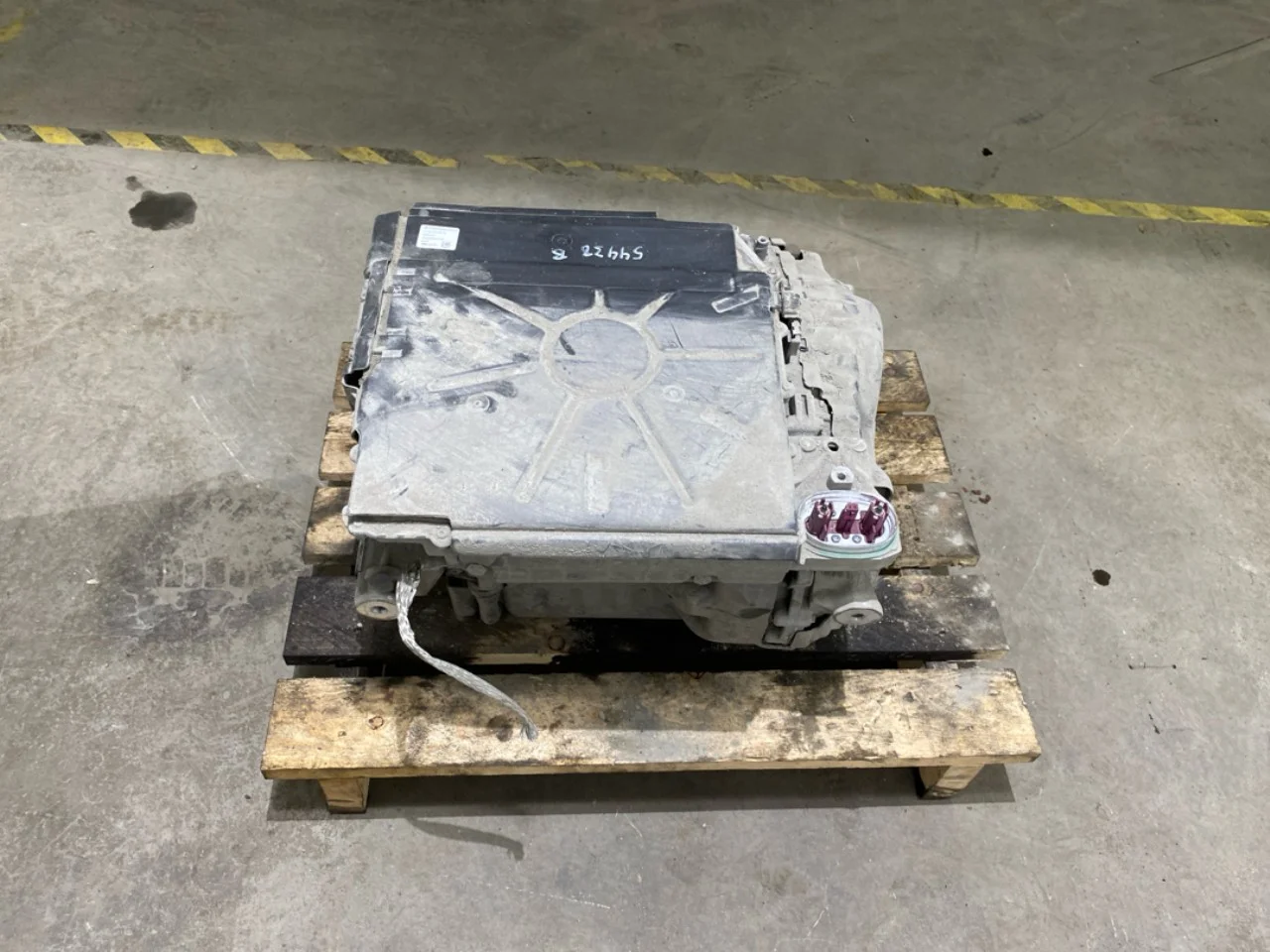 Mercedes EQS V297 2022- Elektromos motor, hátsó nézet 4