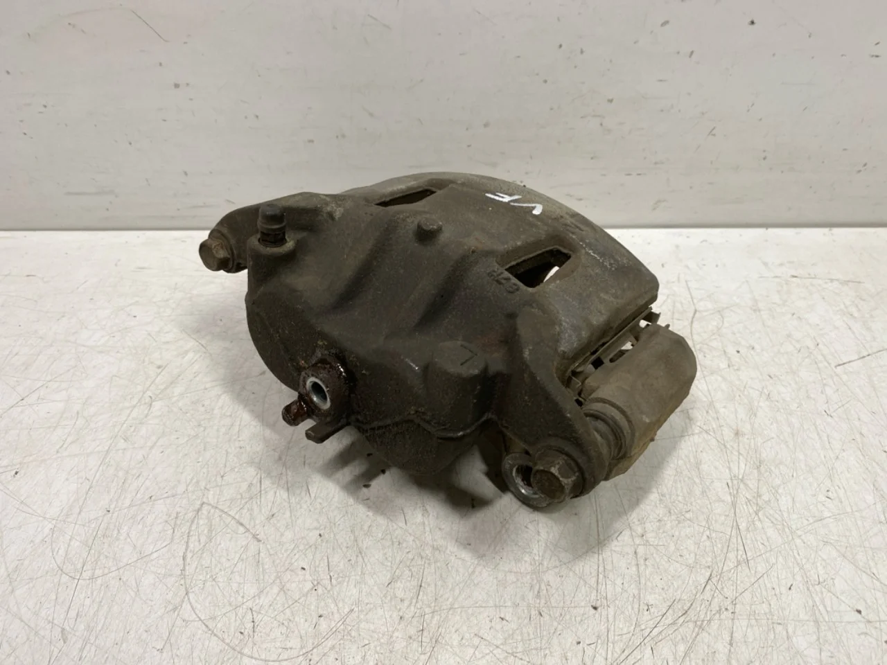 Nissan LEAF 2017-24 Front left brake caliper view 2