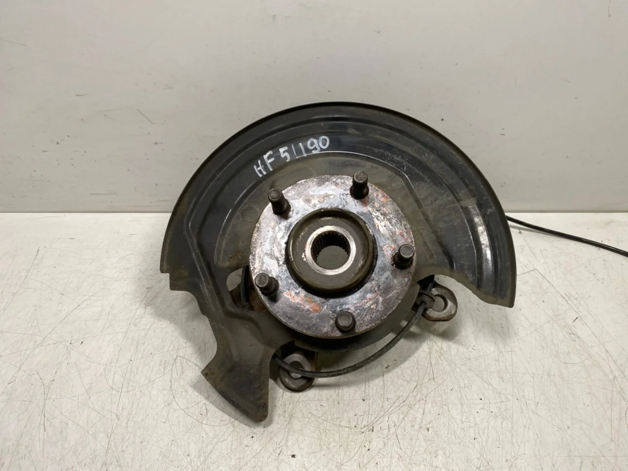 Nissan LEAF 2017-24 Front right steering knuckle