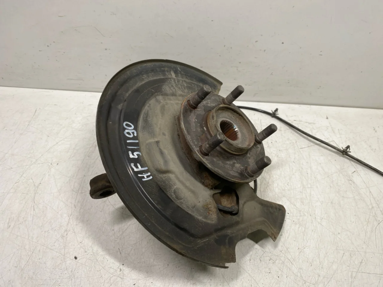 Nissan LEAF 2017-24 Front right steering knuckle view 2
