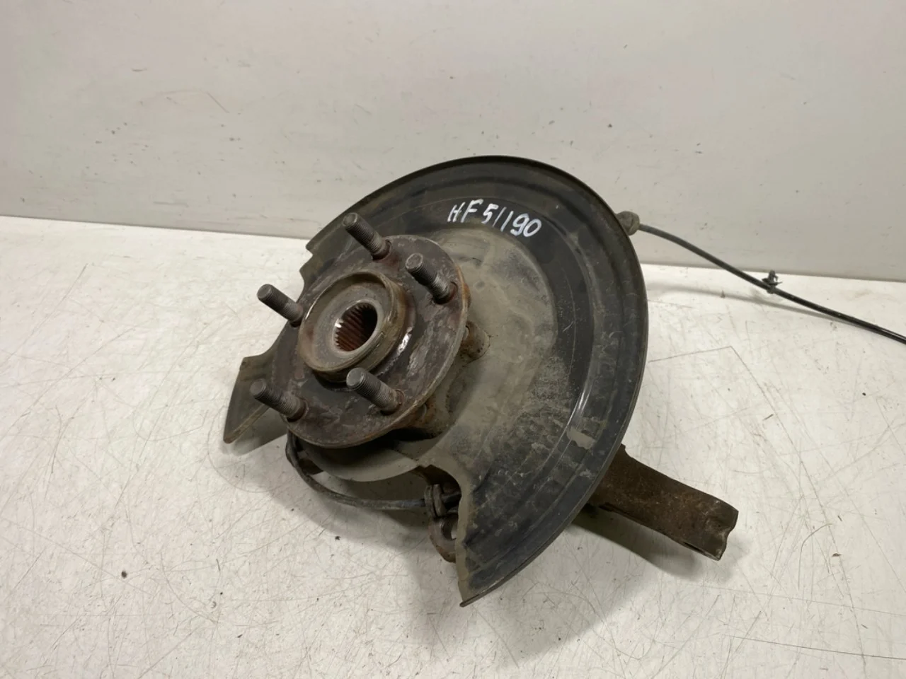 Nissan LEAF 2017-24 Front right steering knuckle view 3