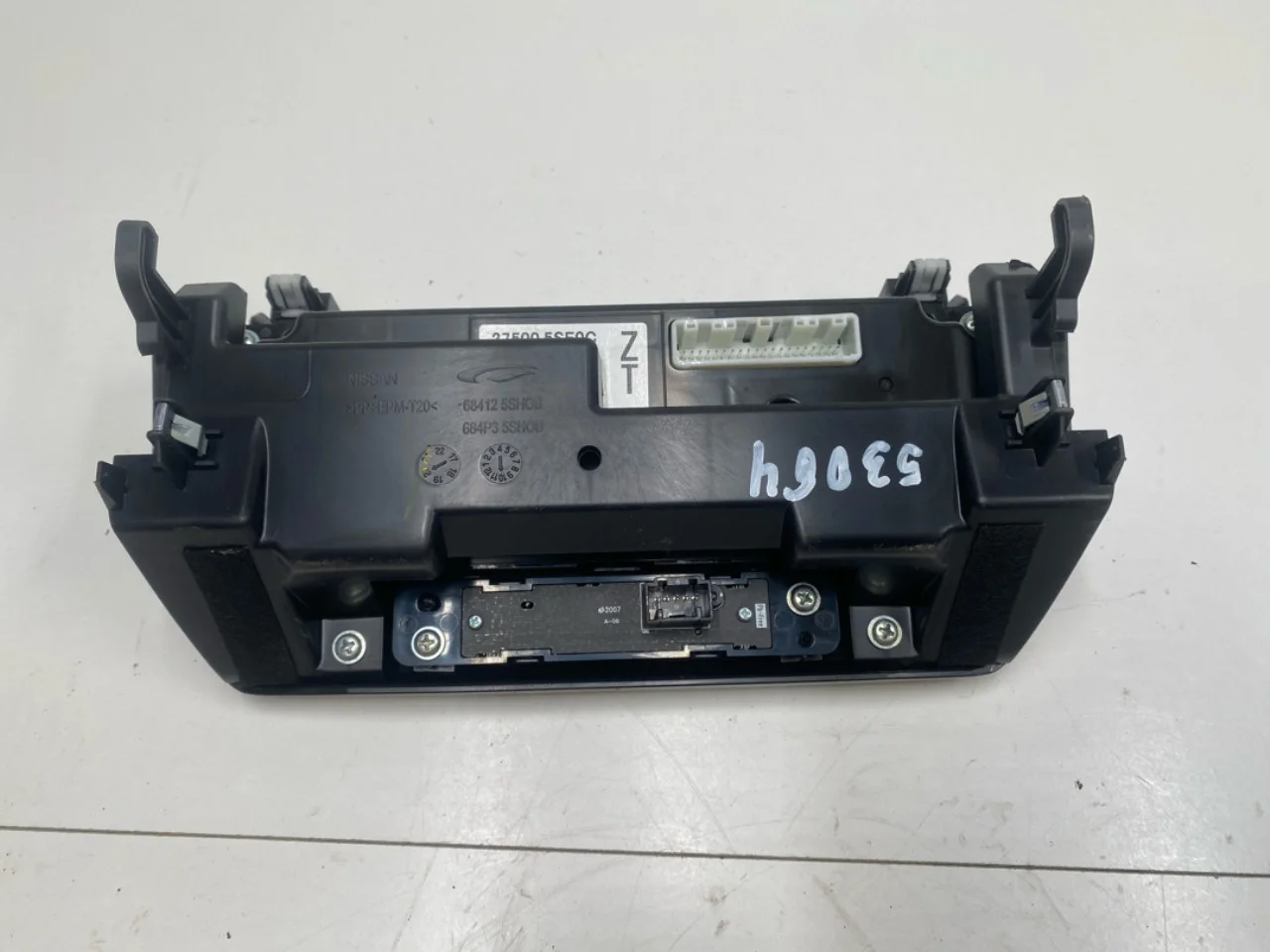 Nissan LEAF 2017-24 Heater control unit view 2