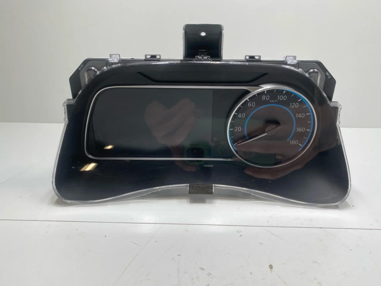 Nissan LEAF 2017-24 Instrument cluster assembly