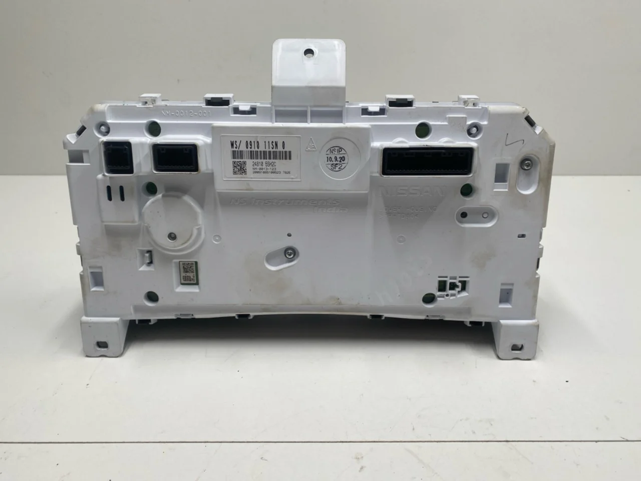 Nissan LEAF 2017-24 Instrument cluster assembly view 2