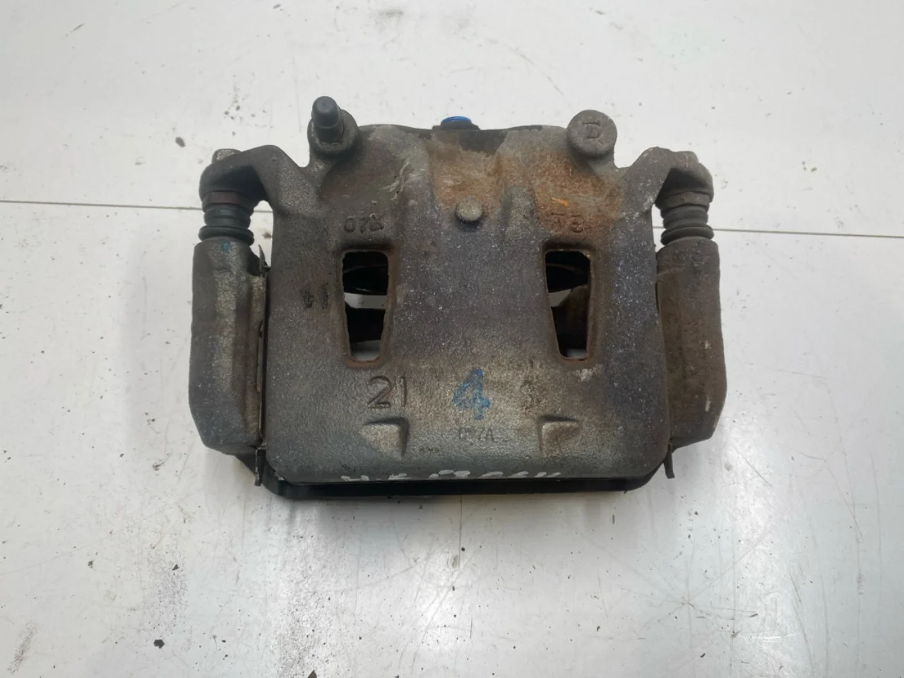 Nissan LEAF 2017-24 Front right brake caliper