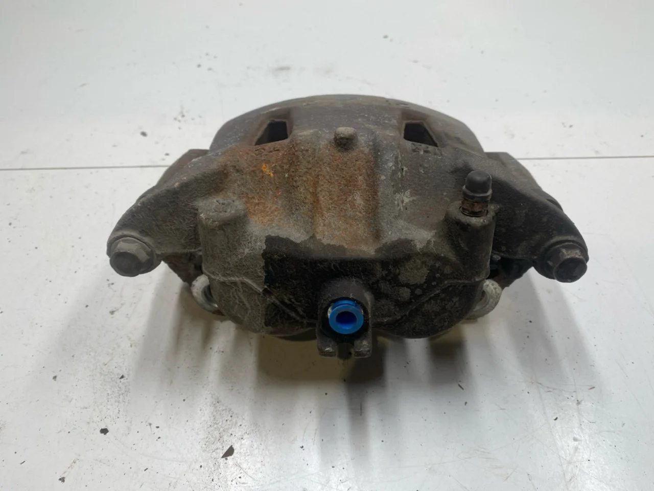 Nissan LEAF 2017-24 Front right brake caliper view 2
