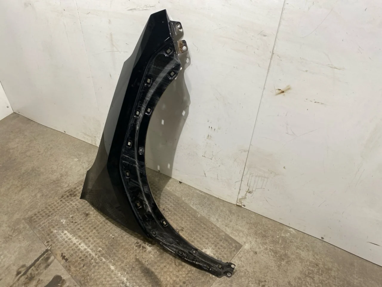 Front right fender view 3