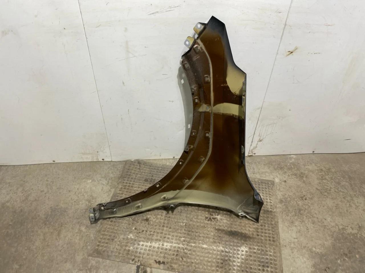 Front right fender view 4
