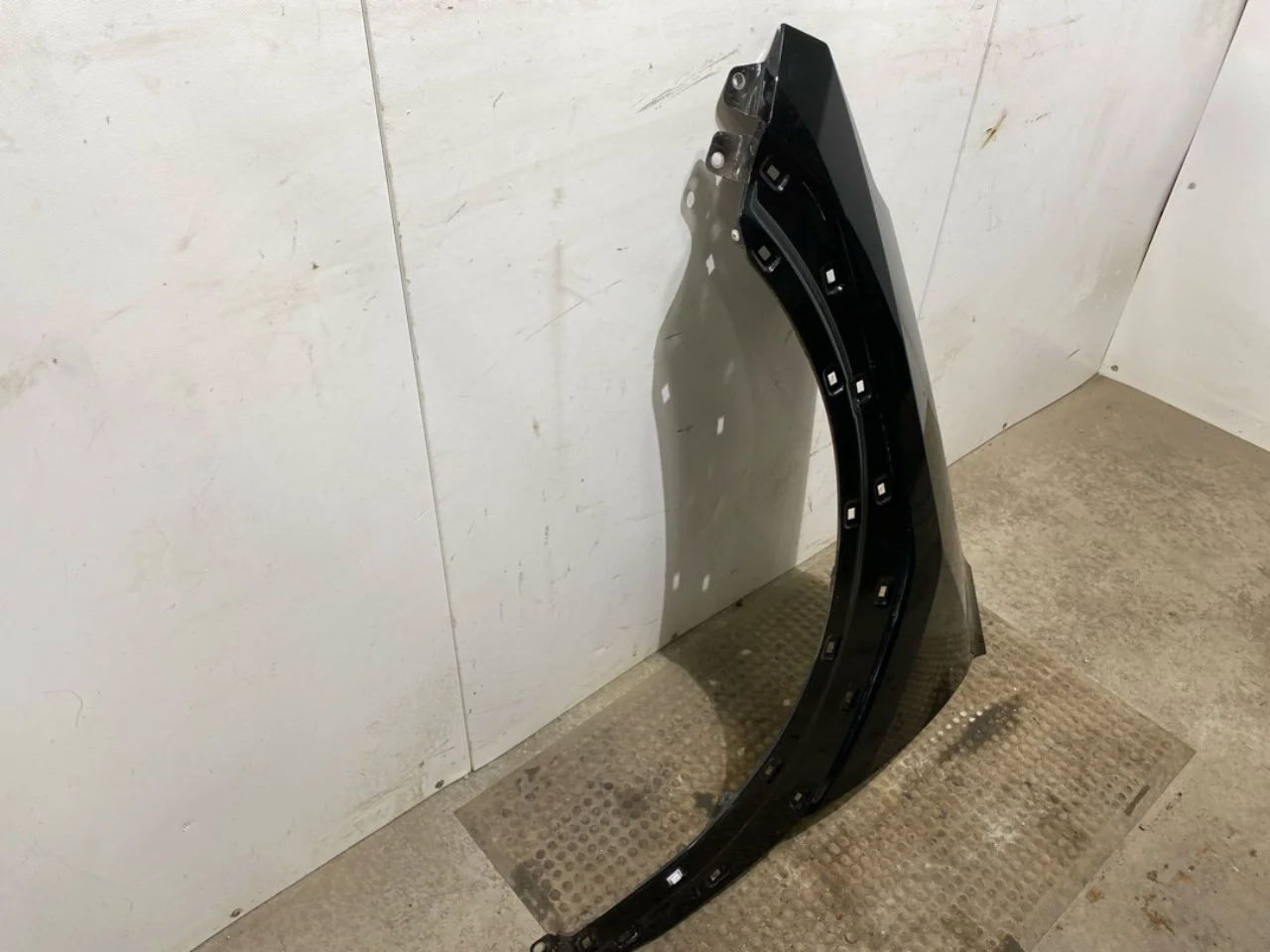 Front left fender view 2